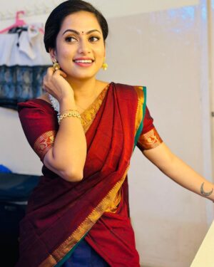 Madhumitha H Instagram - My 500 k family.
Thank you all🥹♥️ 
Loveyou guys😭♾️

#500kfamily #500k #traditional #halfsaree #smile #mallipoo #love