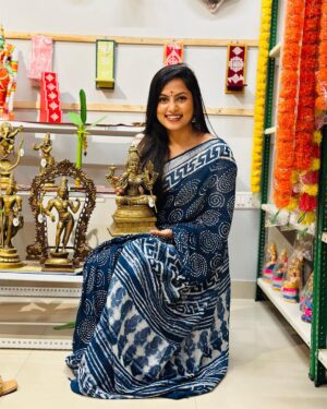 Madhumitha H Instagram - Divine ✨
Saree - @devismulmulcotton 

#cottonsaree #mulmul #mulmulsaree #smilemore #saree #divine