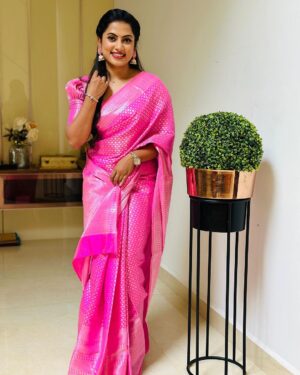 Madhumitha H Instagram - I just wanted to look pretty in pink.
Saree by - @shree_roopacollections 

#saree #pinksaree #lovely #staycute #traditional #smile