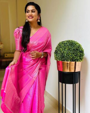 Madhumitha H Instagram - I just wanted to look pretty in pink.
Saree by - @shree_roopacollections 

#saree #pinksaree #lovely #staycute #traditional #smile