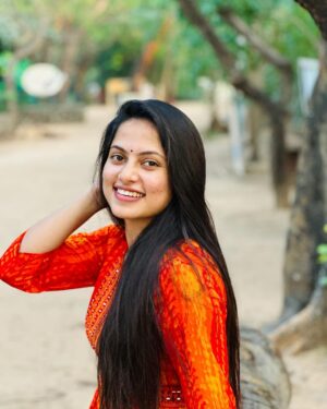 Madhumitha H Instagram - 🧡✨
Heart smiles 

#sunshine #orange