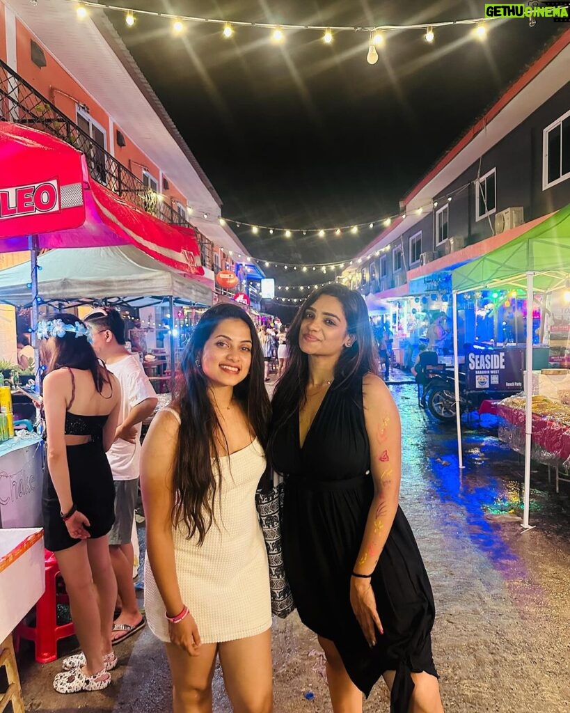 Madhumitha H Instagram - We made it to the WORLDS BEST PARTY 🪩🎉🎊 Full moon party 🌖 #besties #fullmoonparty #kohsamui #thailand #girlstrip #party #worldsbestparty #love #justtwogirlshavingfun #balckandwhite #partytime Full Moon Party Koh Phangan