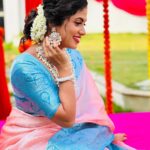 Madhumitha H Instagram - ✨🪷 Hairstyle by - @prabavathi_madhu #saree #ayudapooja #festivevibes #suntv #smilemore #pinkandblue #traditional #jewelry #jewellery #whitestone