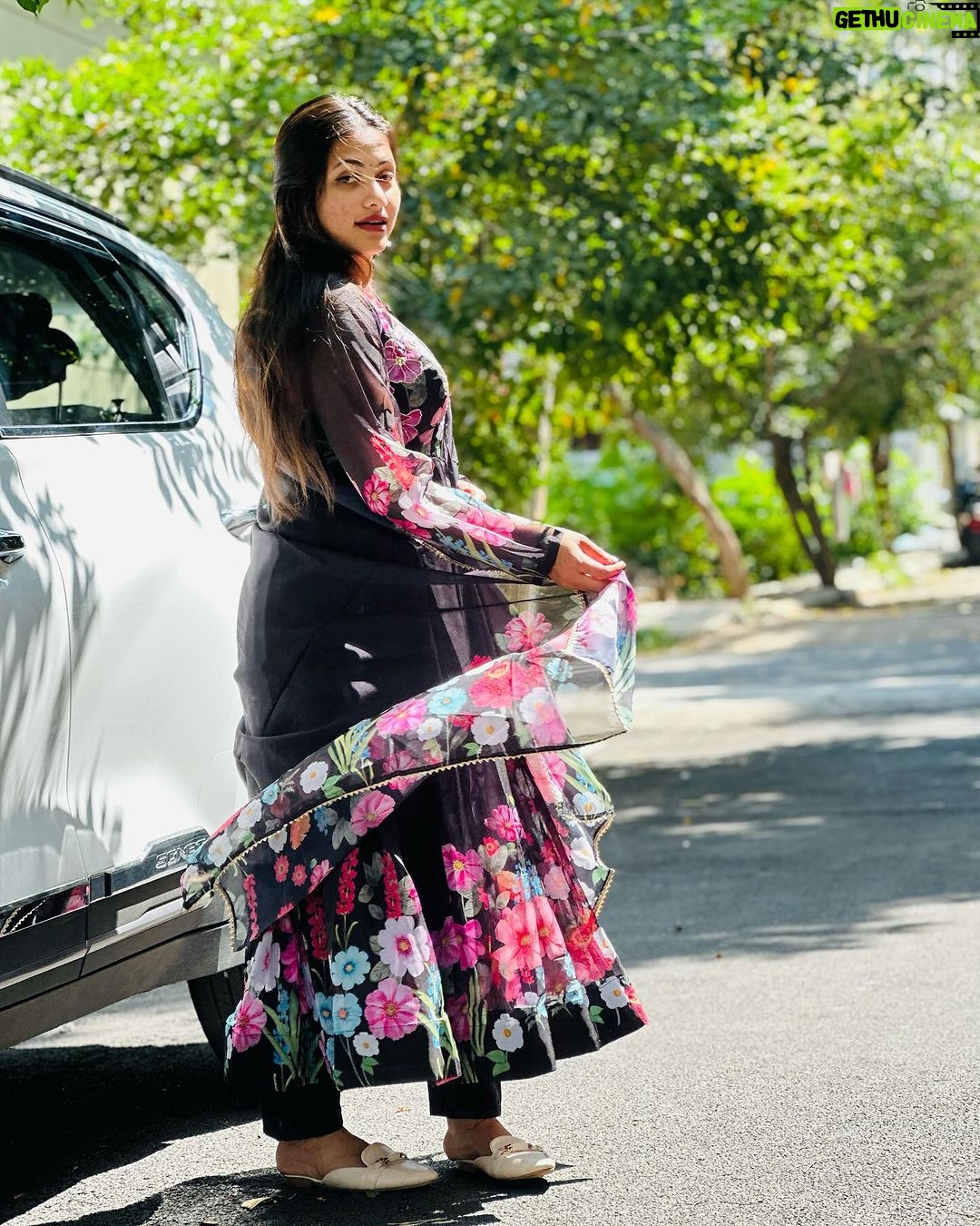 Madhumitha H Instagram - May the celebration bring you joy and peace !✨ Happy Ayuda Pooja🌸 Dress - @sprinkles_thefashion #blackdress #ayuda #ayudapooja #festival #festivemode #navratri #smilemore #traditional #ethnic #ethnicwear #flowers
