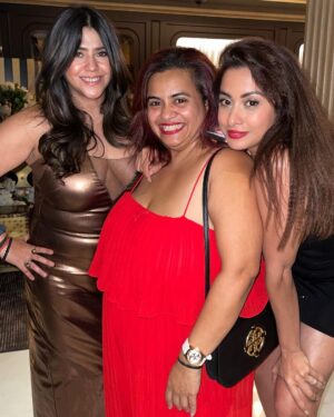 Madhura Naik Instagram - Big cheers 🥂 🙌🏼 on your success and more to come! X 
Fun times at #dreamgirl2 success party!