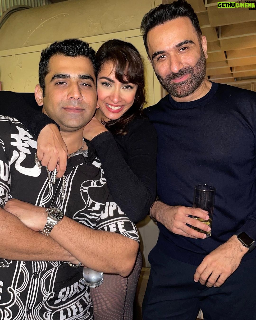 Madhura Naik Instagram - Happy friendships day and @julietteristorante turns 1 🍾