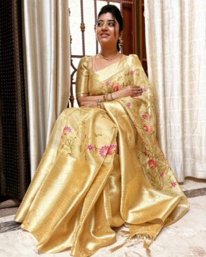 Mahalakshmi Shankar Instagram - Attractive pure kora tusser fabric with designer embroidery all over saree and weaving Kanchi border from @chinnam_collections 

Beautiful blouse designed and stitched by @anora_artstudio 

Hair stylist @jenifer_hair_stylist_official