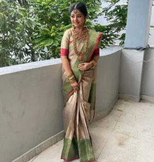 Mahalakshmi Shankar Instagram - Wishing you all a very happy and prosperous Onam🌴

Beautiful jewellery from @new_ideas_fashions