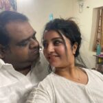 Mahalakshmi Shankar Instagram - நம்ம வாழ்க்கைல நாம திரும்பத் திரும்ப பாக்குற முகங்கள் நமக்கு நிறைய கிடைக்கும். ஆனா நம்ம வாழ்க்கைல திரும்பத் திரும்ப நினைக்க நல்ல குணமுள்ள ஆள் கிடைக்கிறது தான் கஷ்டம். அப்படி ஒரு ஆள் கிடச்ச வாழ்க்கை எவ்ளோ அழகா இருக்கும்னு நாங்க வாழ்றதுலதான் தெரிஞ்சுகிட்டோம்.. When some one loves u more then ur life then u r worth to live and u earned it from ❤️