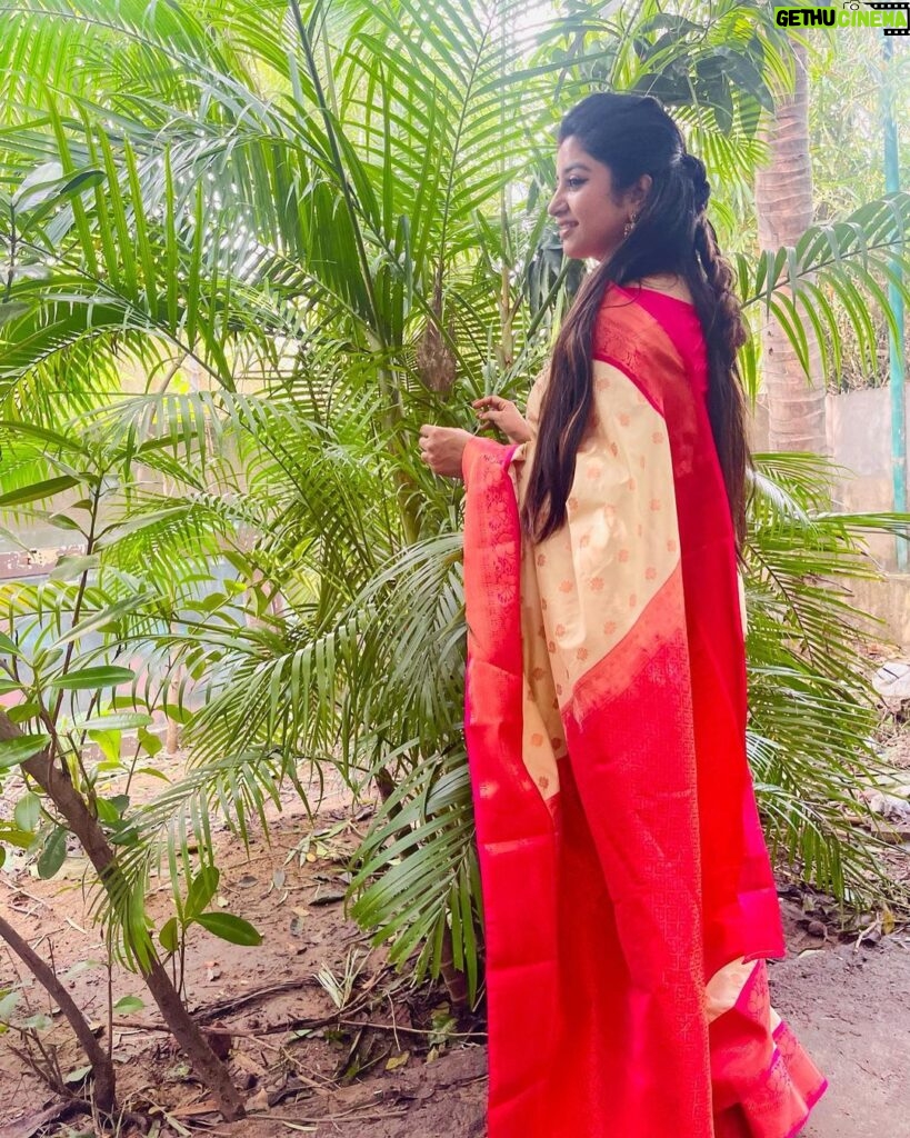 Mahalakshmi Shankar Instagram - After hearing from my friend, bought this beautiful korvai silk saree and beautiful pearl set from @athyiaattirestudio. Iam totally impressed. The saree was of good quality and in fact better looking in person than on the picture. Completely satisfied. Blouse designed and stitched by @lakshmi_lv14 Hair stylist @jenifer_hair_stylist_official