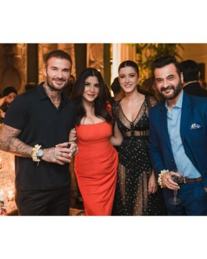 Maheep Kapoor Instagram - Ahhhhhmazing evening ❤️❤️❤️🤗 Family , Friends & the cherry on the cake DAVID BECKHAM !!!!!!! #SuchAGentleman 🤩😍 Thank you my darling @sonamkapoor & @anandahuja ❤️🤗