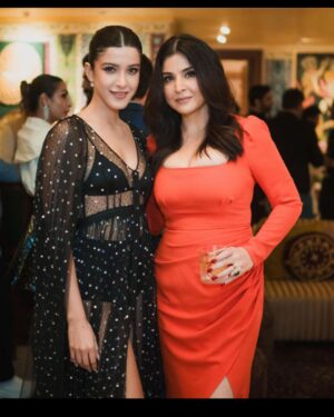 Maheep Kapoor Instagram - Ahhhhhmazing evening ❤️❤️❤️🤗 Family , Friends & the cherry on the cake DAVID BECKHAM !!!!!!! #SuchAGentleman 🤩😍 Thank you my darling @sonamkapoor & @anandahuja ❤️🤗