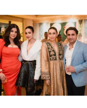 Maheep Kapoor Instagram - Ahhhhhmazing evening ❤️❤️❤️🤗 Family , Friends & the cherry on the cake DAVID BECKHAM !!!!!!! #SuchAGentleman 🤩😍 Thank you my darling @sonamkapoor & @anandahuja ❤️🤗