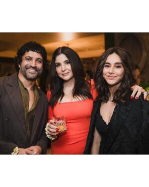 Maheep Kapoor Instagram - Ahhhhhmazing evening ❤️❤️❤️🤗 Family , Friends & the cherry on the cake DAVID BECKHAM !!!!!!! #SuchAGentleman 🤩😍 Thank you my darling @sonamkapoor & @anandahuja ❤️🤗
