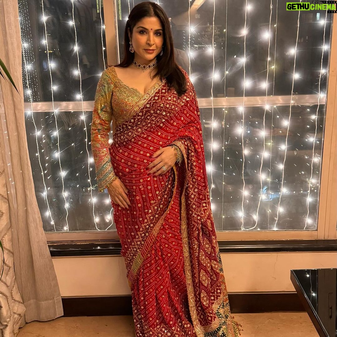 Maheep Kapoor Instagram - This saree is everything 🤩❤️🧨 Styled by : @mohitrai with @shubhi.kumar Outfit : @rimpleandharpreet Assisted by @kashishsinhaaa Jewellery by @tyaanijewellery 🧨❤️🪔 #Diwali2023 🧨❤️