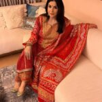 Maheep Kapoor Instagram - Gorgeous ethnic suit tonight 😍@sangeetakilachandofficial I love ❤️ #DiwaliNights ✨ #Diwali20203 Jewellery by @tyaanijewellery
