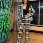 Maheep Kapoor Instagram - I’m obsessed with suits ! @shrdhavdr you make the best ❤️🤗🕺🏻🥂 Emeralds by me 🙋🏻‍♀️ @tyaanijewellery #Hoops&Suits #MyVibe