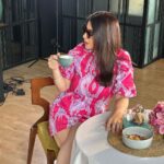 Maheep Kapoor Instagram – Is it work if you’re having fun ? #BehindTheScenes #HadFunWithTheCrew #ShootDay 📸😎🤳🕺🏻 JW Marriott Mumbai Juhu