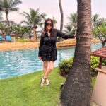Maheep Kapoor Instagram - Is it work if you’re having fun ? #BehindTheScenes #HadFunWithTheCrew #ShootDay 📸😎🤳🕺🏻 JW Marriott Mumbai Juhu