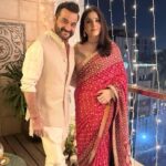 Maheep Kapoor Instagram - This saree is everything 🤩❤️🧨 Styled by : @mohitrai with @shubhi.kumar Outfit : @rimpleandharpreet Assisted by @kashishsinhaaa Jewellery by @tyaanijewellery 🧨❤️🪔 #Diwali2023 🧨❤️