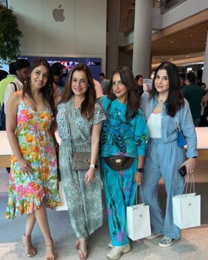 Maheep Kapoor Instagram - Apple Day 🍎 #iphone15promax @apple