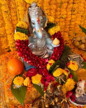 Maheep Kapoor Instagram - May Ganpati Bappa bless us all ❤️❤️❤️❤️🙏🏼 Health , Happiness & Prosperity 🧿❤️🙏🏼