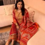 Maheep Kapoor Instagram - Gorgeous ethnic suit tonight 😍@sangeetakilachandofficial I love ❤️ #DiwaliNights ✨ #Diwali20203 Jewellery by @tyaanijewellery