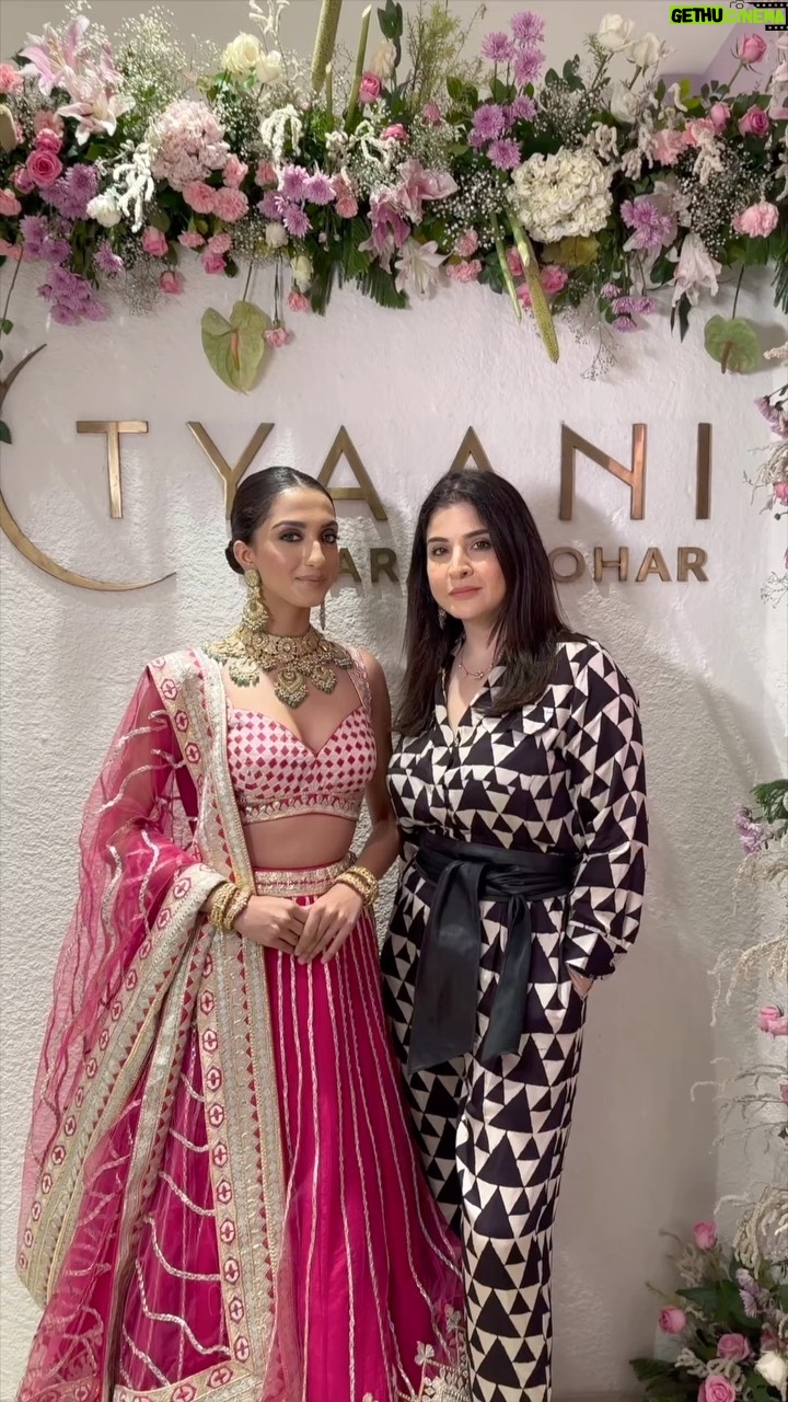 Maheep Kapoor Instagram - Maheep Kapoor (@maheepkapoor) illuminates the Delhi Tyaani by Karan Johar store with her visit, igniting the essence of personalized jewellery styling as the bridal season dawns. A celebration of elegance and charm! And the event was adorned by the presence of the skilled bridal makeup specialist, Shradha Luthra (@dollyouup_bys),who orchestrated the creation of exquisite bridal makeup looks. #MaheepKapoor #TyaaniJewellery #Mehrauli #tyaani #tyaanibykaranjohar #reels #reelitfeelit #explorepage #polkijewellery #diamonds DM us to shop this look Available at www.tyaani.com š: Mumbai, Hyderabad, Delhi, Bangalore š²: +91 7045141062 š£š¹š²š®šš² š»š¼šš²: šš¹š¹ š°š¼š½ššæš¶š“šµš š®š»š± š¼ššµš²šæ šš»šš²š¹š¹š²š°ššš®š¹ š£šæš¼š½š²šæšš šæš¶š“šµšš š¶š» ššµš² š¶šŗš®š“š² š®š»š± š¶šš š°š¼š»šš²š»šš š¶š»š°š¹šš±š¶š»š“ šš¶ššµš¼šš š¹š¶šŗš¶šš®šš¶š¼š» š®š¹š¹ š§šæš®š±š²šŗš®šæšøš, š¹š¼š“š¼š, š“šæš®š½šµš¶š°š š®š»š± š¶šš š¹š¼š¼šø š®šæš² š¼šš»š²š± šÆš š§šš®š®š»š¶ šš²šš²š¹š ššš£. šš»š šš»š®šššµš¼šæš¶šš²š± ššš®š“š² š®šŗš¼šš»šš šš¼ šš¶š¼š¹š®šš¶š¼š» š¼š³ š¼ššæ šš£ šæš¶š“šµšš š®š»š± šš¶š¹š¹ š®šššæš®š°š š®š½š½šæš¼š½šæš¶š®šš² š¹š²š“š®š¹ š®š°šš¶š¼š»s