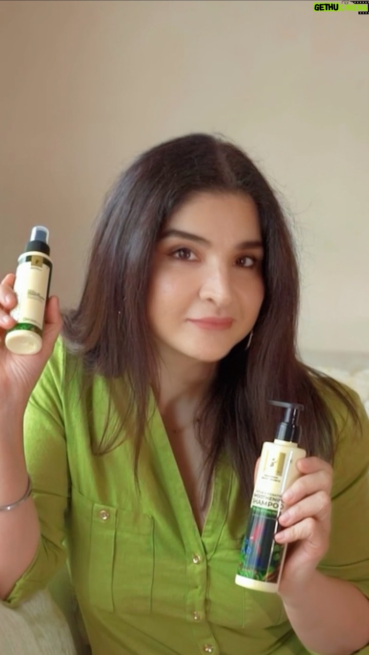 Maheep Kapoor Instagram - OMG! The secret to 10X Keratin-Smooooth hair is finally out Introducing @discover.pilgrim Patuá & Keratin Smoothening Shampoo, that gives you 10x smoooothness! 🤩 Don’t miss your chance to have smooooth hair, Get yours today! Use my coupon code “HIMaheep” to get free leave in conditioner along with this shampoo on www.discoverpilgrim.com