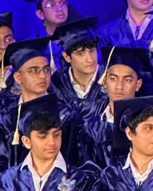Maheep Kapoor Instagram - That’s my boy ❤️❤️❤️❤️ #ecolemondialeworldschool #ClassOf2023 #ProudMamaMoment 🤩❤️