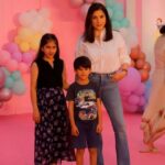 Maheep Kapoor Instagram - Merry Christmas & Happy New Year ❤️ from mine to yours ❤️🧿 #MyXmasWeek with #Family #Grateful #2024 🧿💝