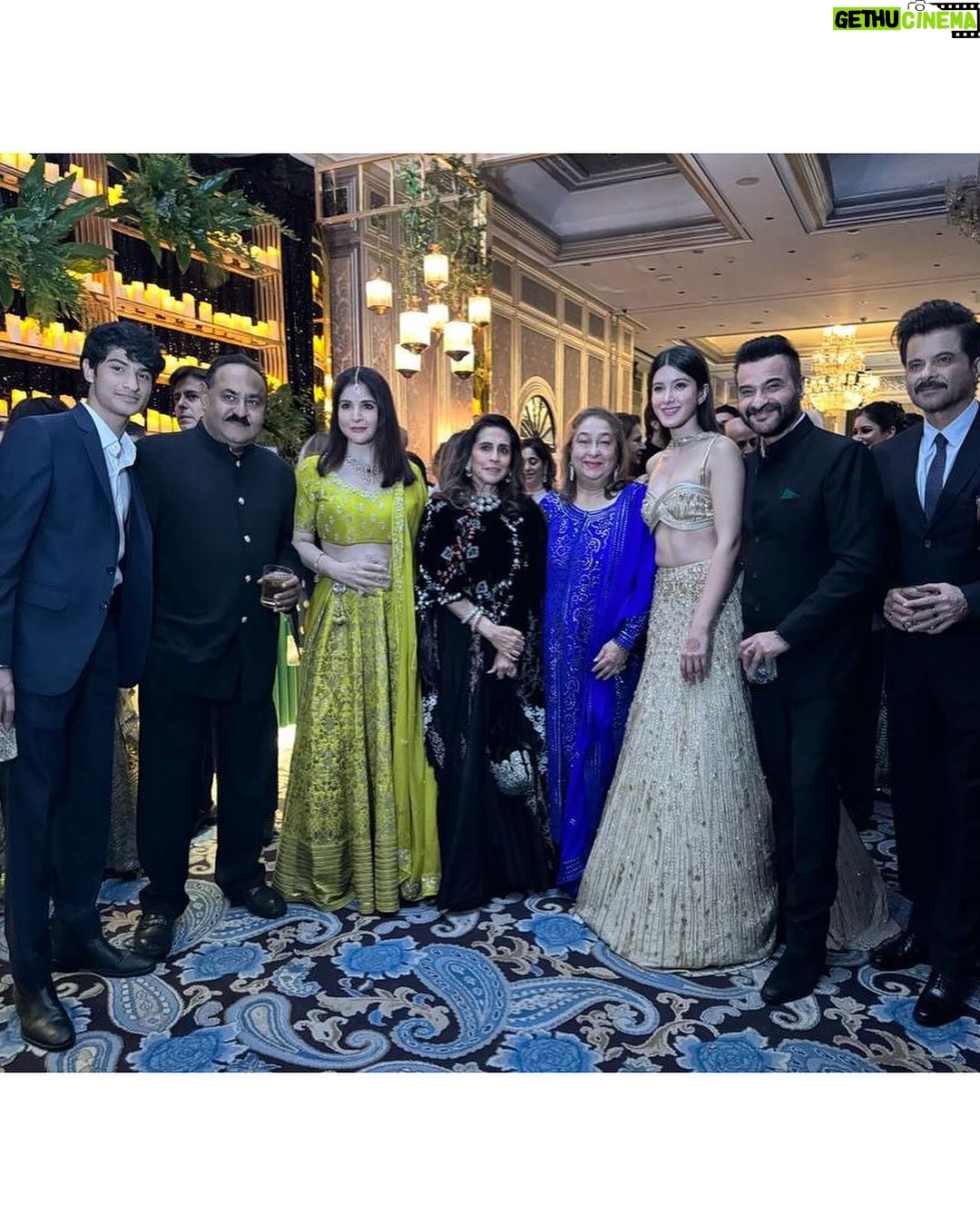 Maheep Kapoor Instagram - Congratulations my darling @vedika.karnani & @rishi_sujan #Mr&Mrs #ForeverAfter 💝🌈 #MemoriesMade 💖 @reemakarnani #anupkarnani