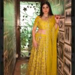 Maheep Kapoor Instagram - Love my lime green @vikramphadnis lengha 🍋💖🍀 #WeddingReady ,,, Jewels @tyaanijewellery 💝💖💖