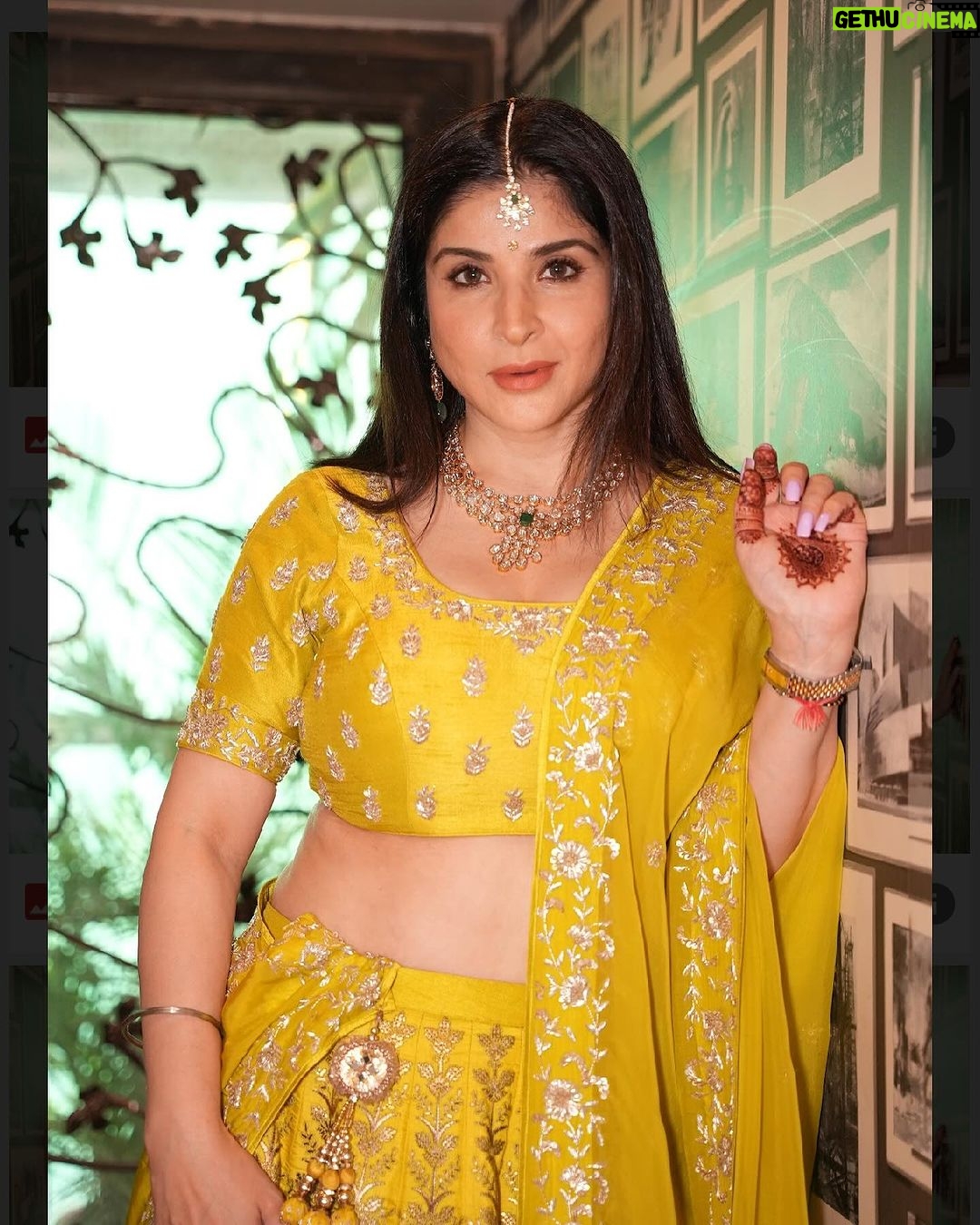 Maheep Kapoor Instagram - Love my lime green @vikramphadnis lengha 🍋💖🍀 #WeddingReady ,,, Jewels @tyaanijewellery 💝💖💖