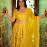 Maheep Kapoor Instagram - Love my lime green @vikramphadnis lengha 🍋💖🍀 #WeddingReady ,,, Jewels @tyaanijewellery 💝💖💖