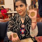 Maheep Kapoor Instagram - My @vedika.karnani wedding ❤️ #mehndi #weddingdiaries #LoveAndOnlyLove ❤️