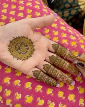 Maheep Kapoor Instagram - My @vedika.karnani wedding ❤️ #mehndi #weddingdiaries #LoveAndOnlyLove ❤️