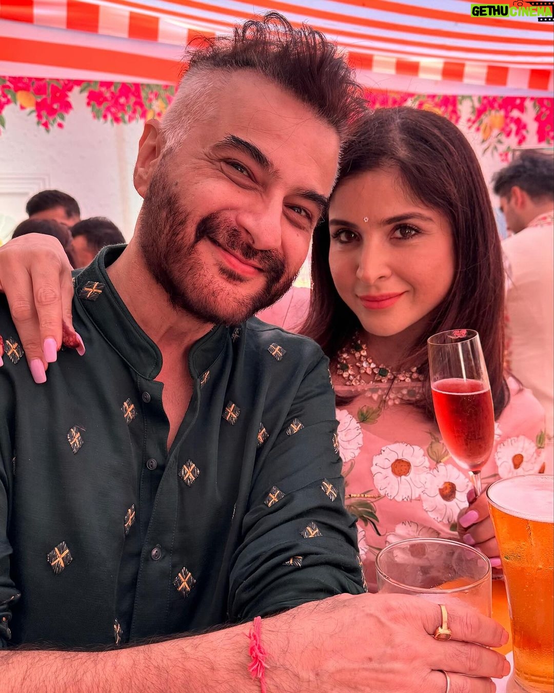 Maheep Kapoor Instagram - My @vedika.karnani wedding ❤️ #mehndi #weddingdiaries #LoveAndOnlyLove ❤️