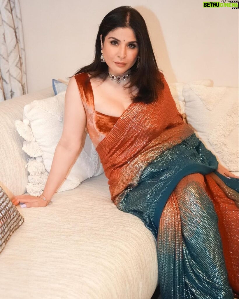 Maheep Kapoor Instagram - Razzle Dazzle in @manishmalhotraworld Saree 🤩 #SareeGoals #ILoveIt ! ❤️ #Sparkle&Shine @tyaanijewellery Outfit @manishmalhotraworld @manishmalhotra05 Styled by @mohitrai with @shubhi.kumar