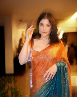 Maheep Kapoor Instagram - Razzle Dazzle in @manishmalhotraworld Saree 🤩 #SareeGoals #ILoveIt ! ❤️ #Sparkle&Shine @tyaanijewellery Outfit @manishmalhotraworld @manishmalhotra05
Styled by @mohitrai with @shubhi.kumar