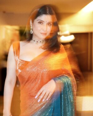Maheep Kapoor Instagram - Razzle Dazzle in @manishmalhotraworld Saree 🤩 #SareeGoals #ILoveIt ! ❤️ #Sparkle&Shine @tyaanijewellery Outfit @manishmalhotraworld @manishmalhotra05
Styled by @mohitrai with @shubhi.kumar