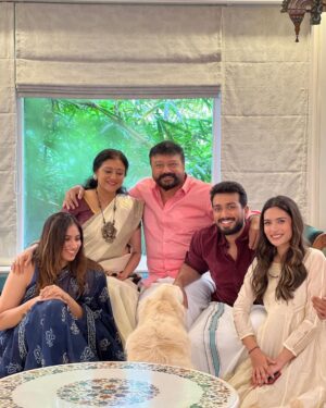 Malavika Jayaram Instagram - Wishing everyone a happy and prosperous Onam!
From ours to yours 🌸