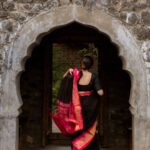 Malavika Jayaram Instagram - தங்கம் @madras_ponnu × @malavika.jayaram #saree #sareelove #thangam #madras #southindia #traditions #ethnicjewellery #ethnicity #dakshindiaries #igphotography #potraitphotography #models #instagram #igmodel