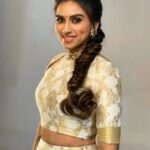 Malavika Jayaram Instagram - 9 days till #onasadhya and unlimited #payasam #bts #vanithamagazine #onam2021 #covershoot