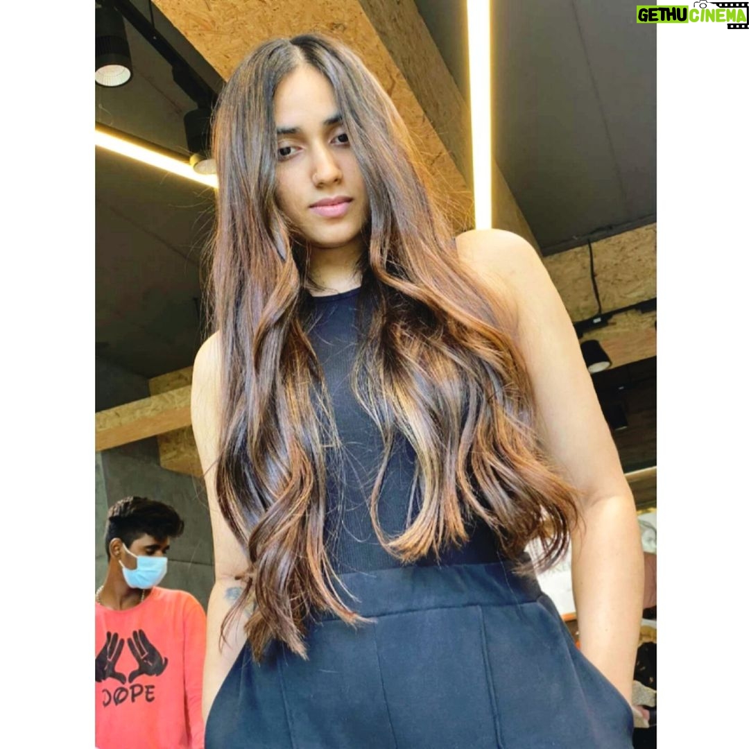 Malavika Jayaram Instagram - Vurve Signature Salon