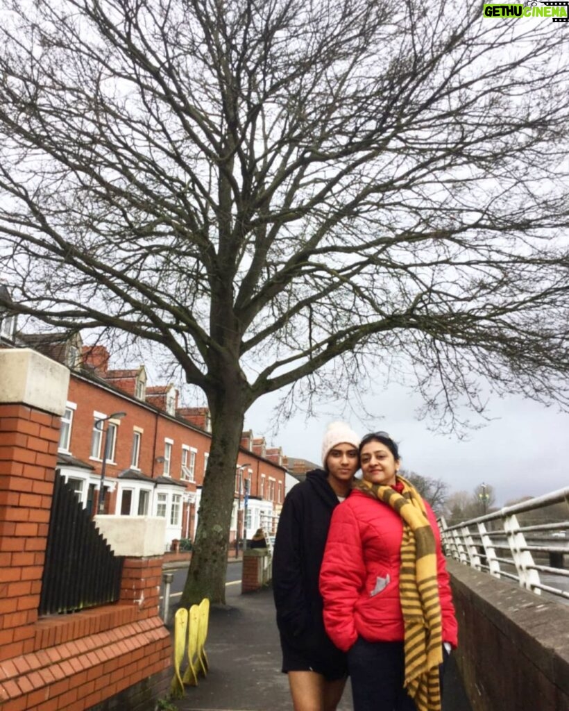 Malavika Jayaram Instagram - Back when I tried to pull off my sporty style in chilly Cardiff, instantly regretted it because it was 5°C. @aswathi_jayaram how are you always on point?