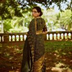 Malavika Jayaram Instagram - For @vedhikafashion Photography: @parvathy.prasad_ Makeup and hair: @jijeeshmakeupartist Location: Kanakakkunnu Palace #ajrakh #ajrakhkurta #cotton #ethnickurta #indianfashion #cottonkurta #textilesofindia #handcraftedluxury #ajrakhsaree #kurta #handblockprinted #blockprinted #handcraftedinindia #cotton #textilehistory #handmadeinindia #sustainablefashion #slowfashion #ethnicwear #cottonanarkali #silkkurta #cottonsaree #modalsilk #artisansofvedhika #vedhika #trivandrum #ajrakhcollection #keralashopping #vedhikaboutique #sareelove Trivandrum, India