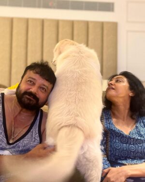 Malavika Jayaram Instagram - 30 years of togetherness 🧿. There is no better team.  Happy anniversary ma pa 😘