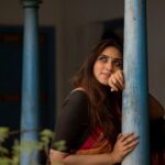 Malavika Jayaram Instagram - தங்கம் @madras_ponnu × @malavika.jayaram #portrait_ig #southindianfashion #kollywood #tollywood #mollywood #igmodel #aestheticphotography #ethnicjewellery #sareelove #indiapictures #traditions #dakshindiaries #inspired #malavikajayaram