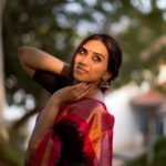 Malavika Jayaram Instagram - தங்கம் @madras_ponnu × @malavika.jayaram #southindianfashion #dakshindiaries #traditions #portrait_ig #portraitsmag #portraitphotography #moodyports #sunkissed #portraitvision #pursuitofportraits #agameofportraits #portraiture #ourmoodydays #portraits_mf #portraits_universe #portraits_life #fatalframes #forbiddenart #portraitmood #indiapictures #sareelove #saree #goldenhour #sunlight